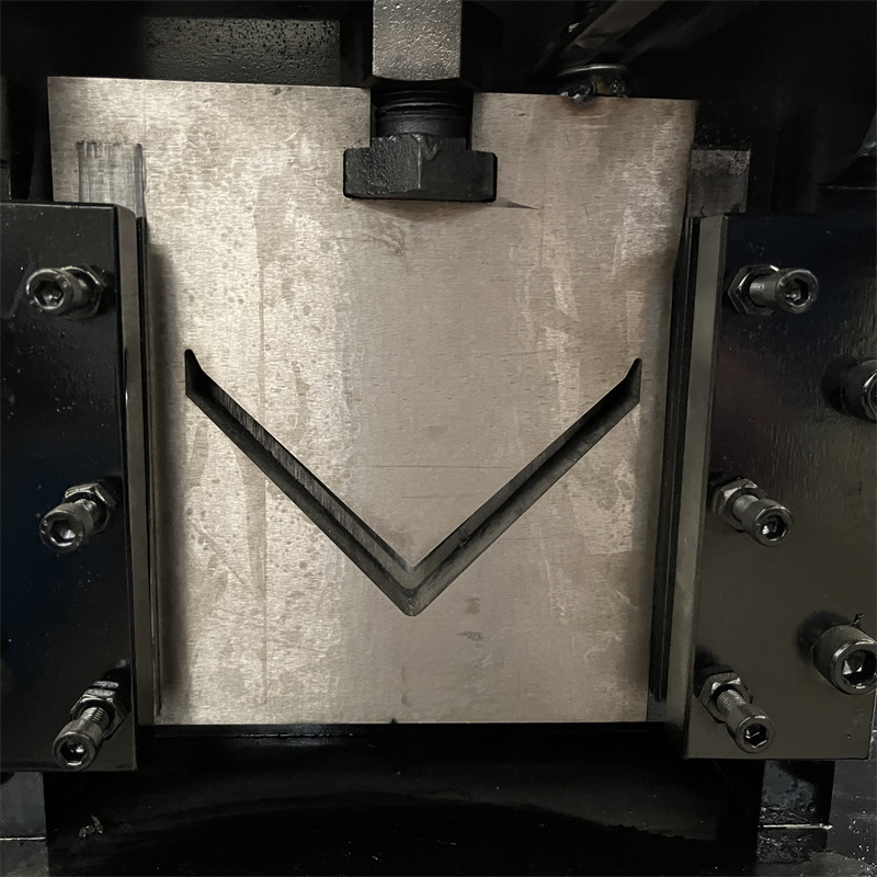 T-staaf staal c-profiel nop- en rupsmachine lichte kielstaalproductie ma ( (5)